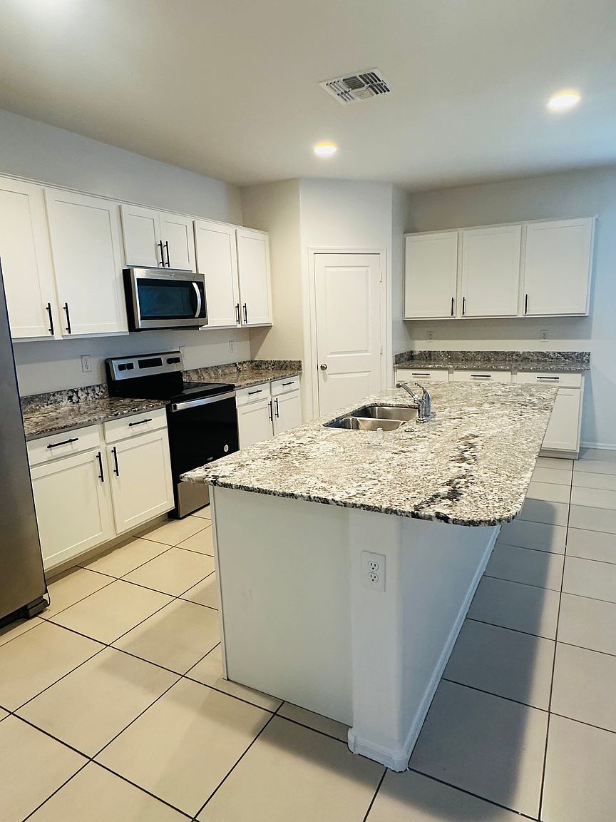 4628 S 104th Gln photo 3