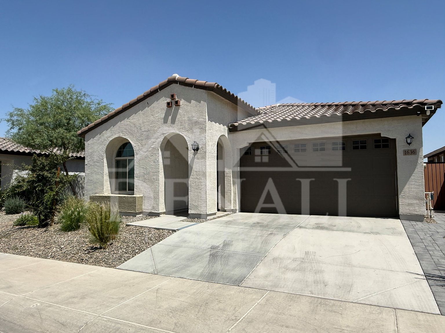 1636 W Estes Way Phoenix, AZ 85041 photo 2