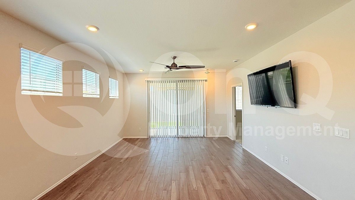 14664 W Valentine St Surprise, AZ 85379 photo 3