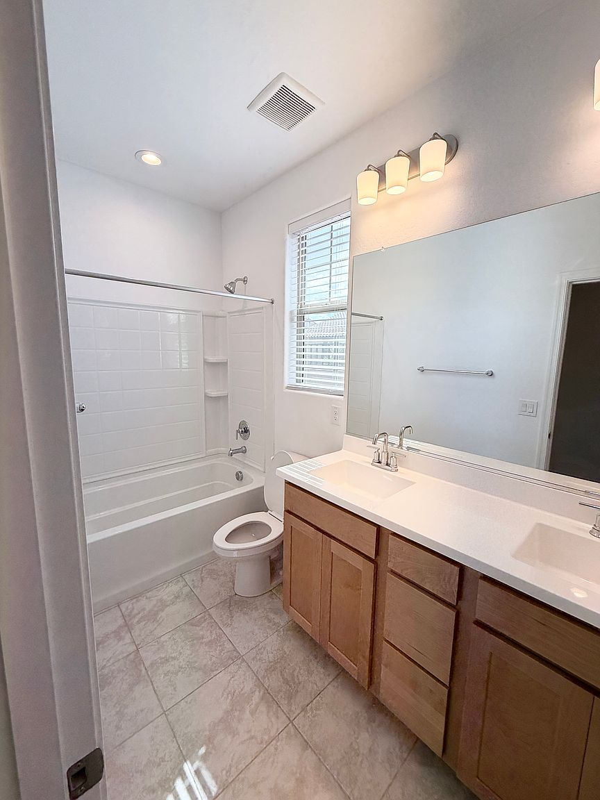 10223 W Piccadilly Rd photo 5