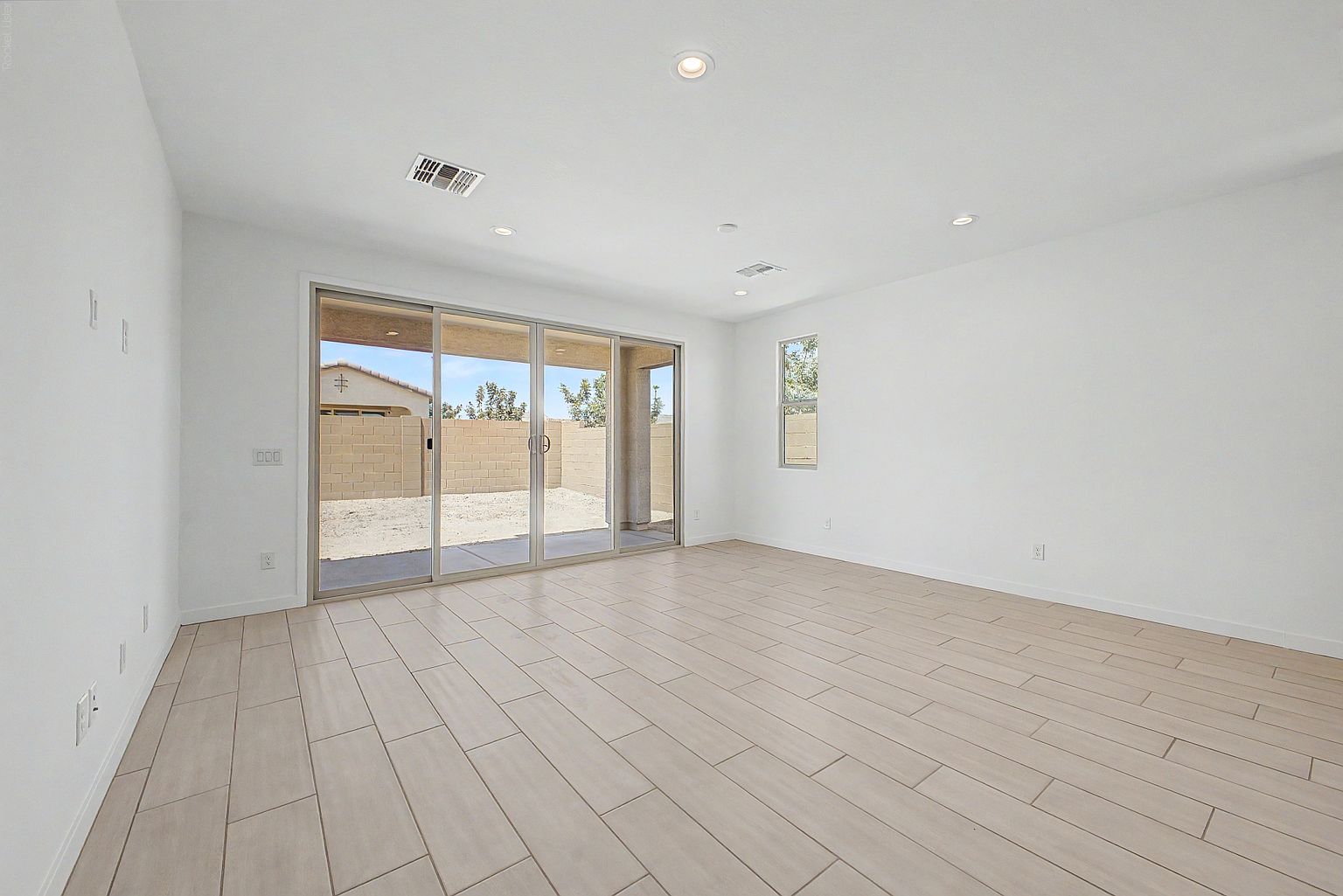 5330 W Harmont Dr photo 3