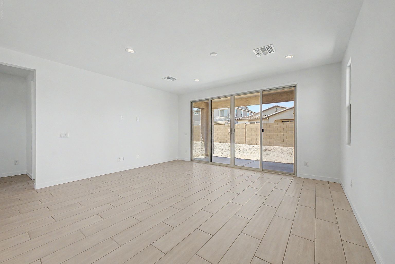 5330 W Harmont Dr photo 4