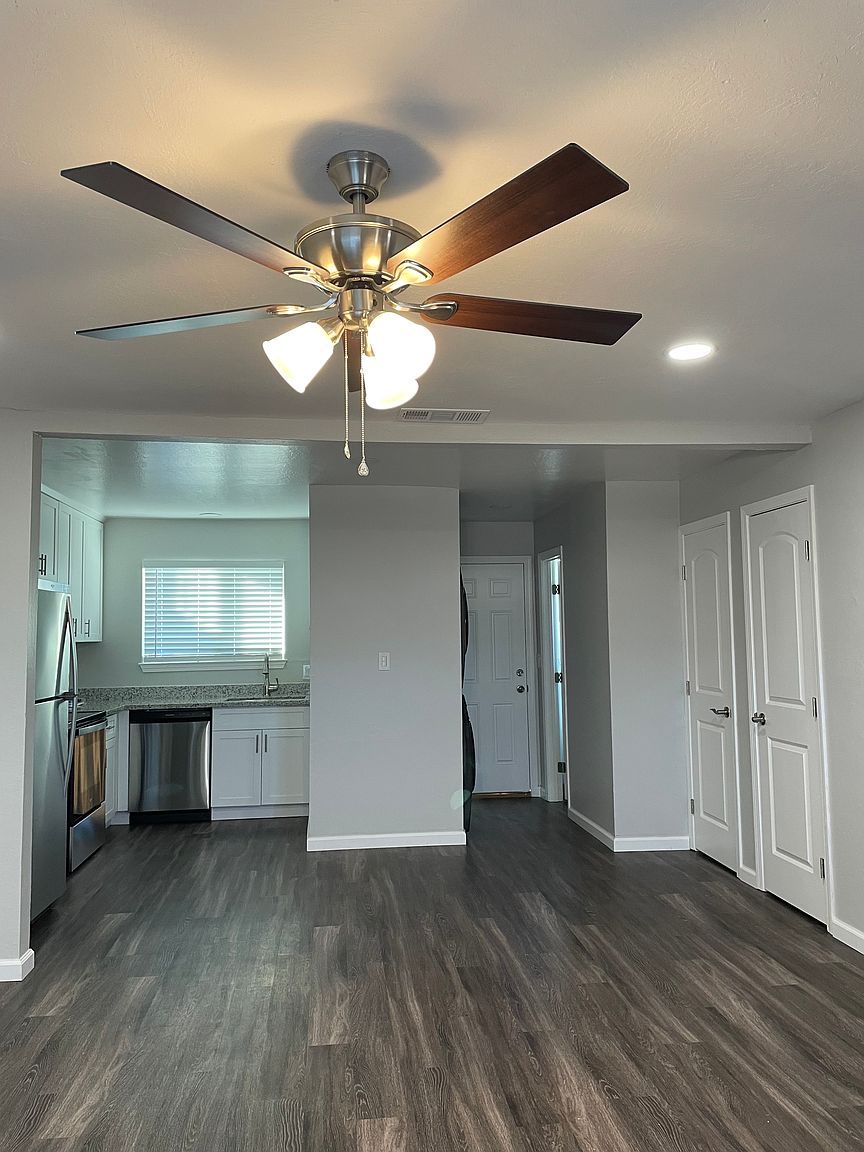 1063 Bluebell Dr photo 5