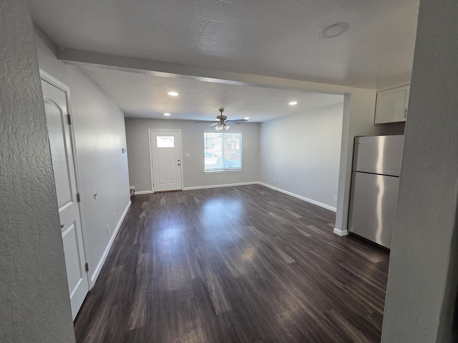 1063 Bluebell Dr photo 3