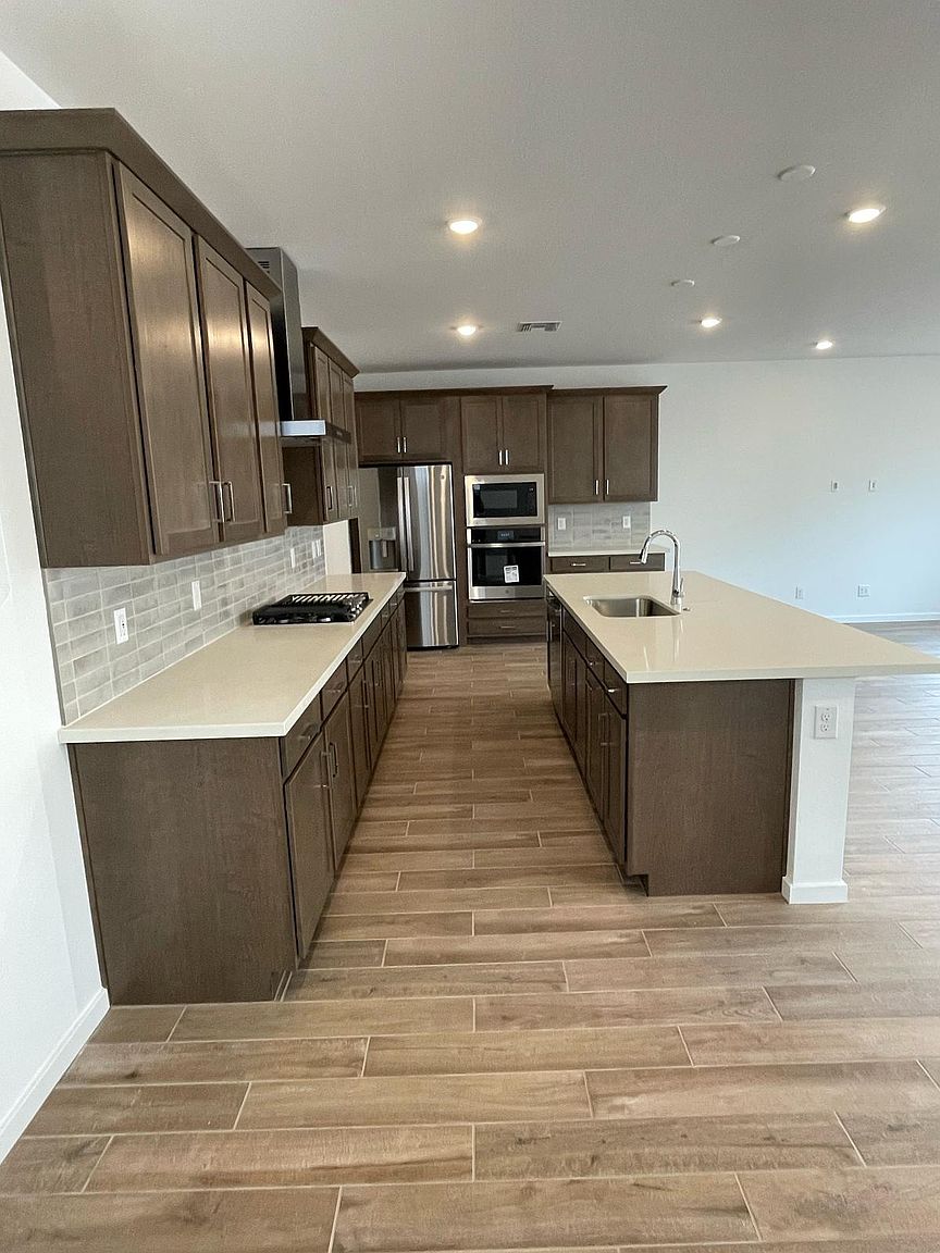 2449 W Rowel Rd photo 4