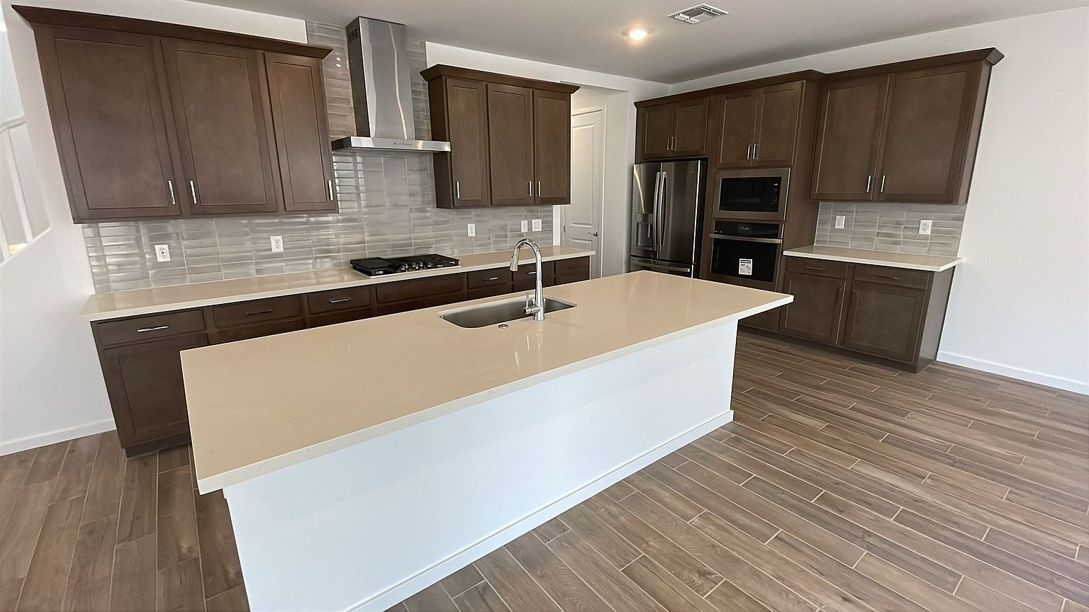 2449 W Rowel Rd photo 2