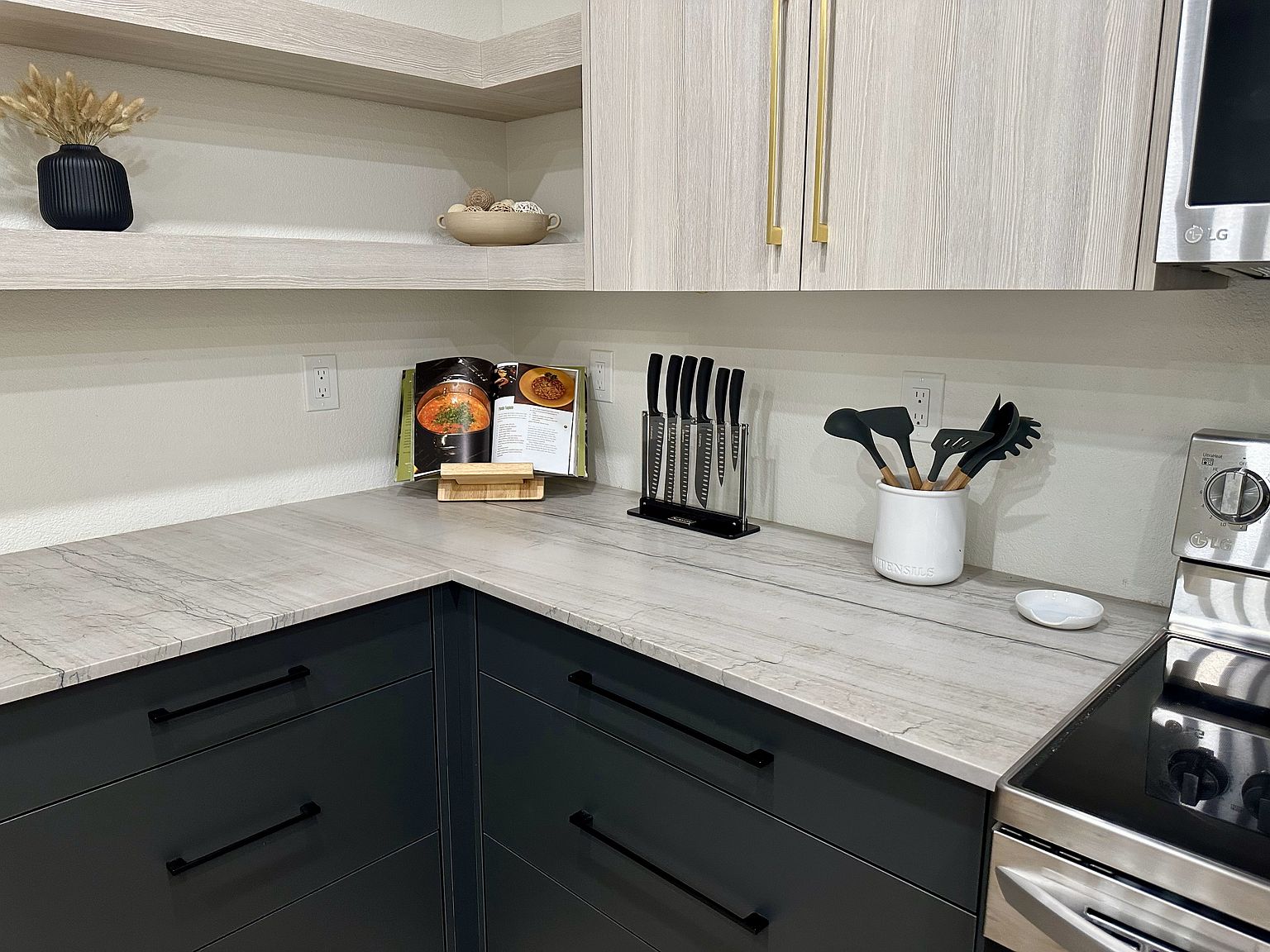 21125 E Munoz St photo 4