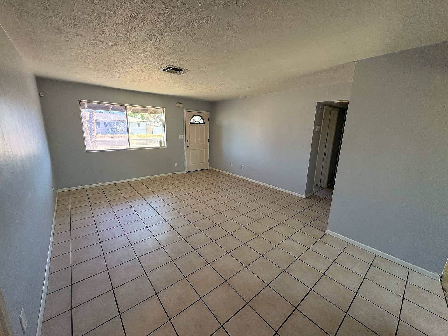 1208 W Laird St photo 2