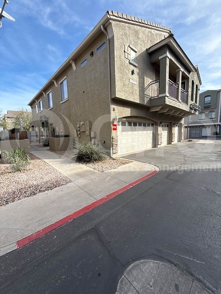 2402 E 5th St photo 3