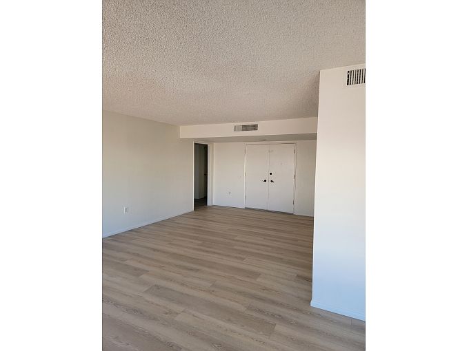 9526 W Briarwood Cir N photo 2