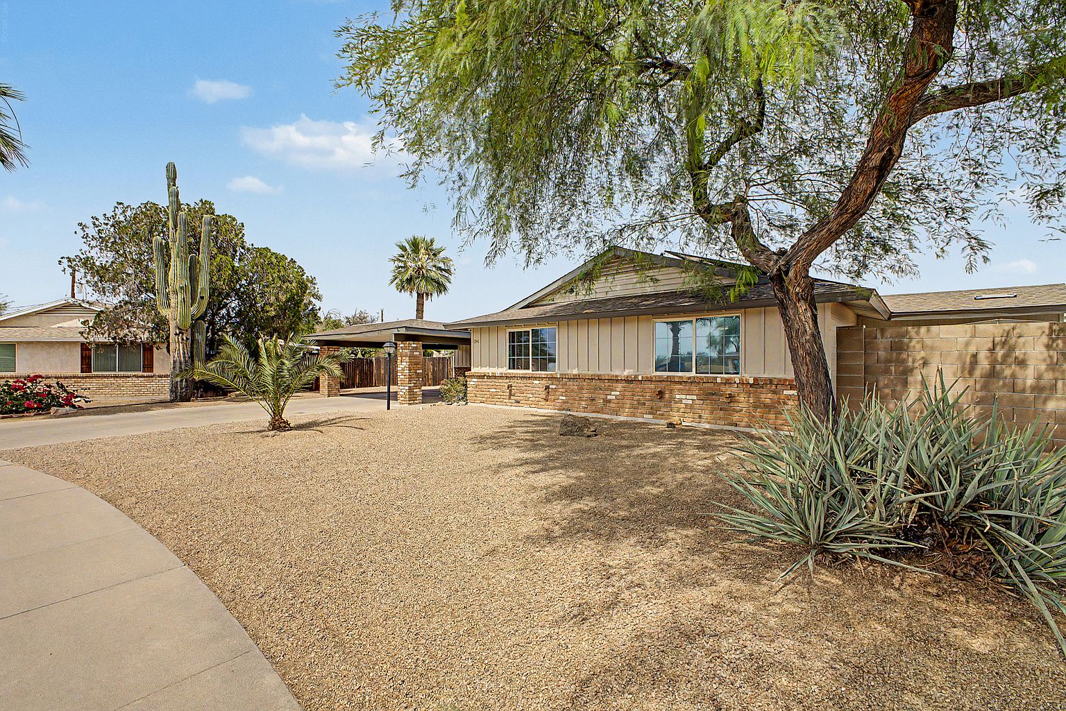 3346 E Cochise Rd Phoenix, AZ 85028 photo 5
