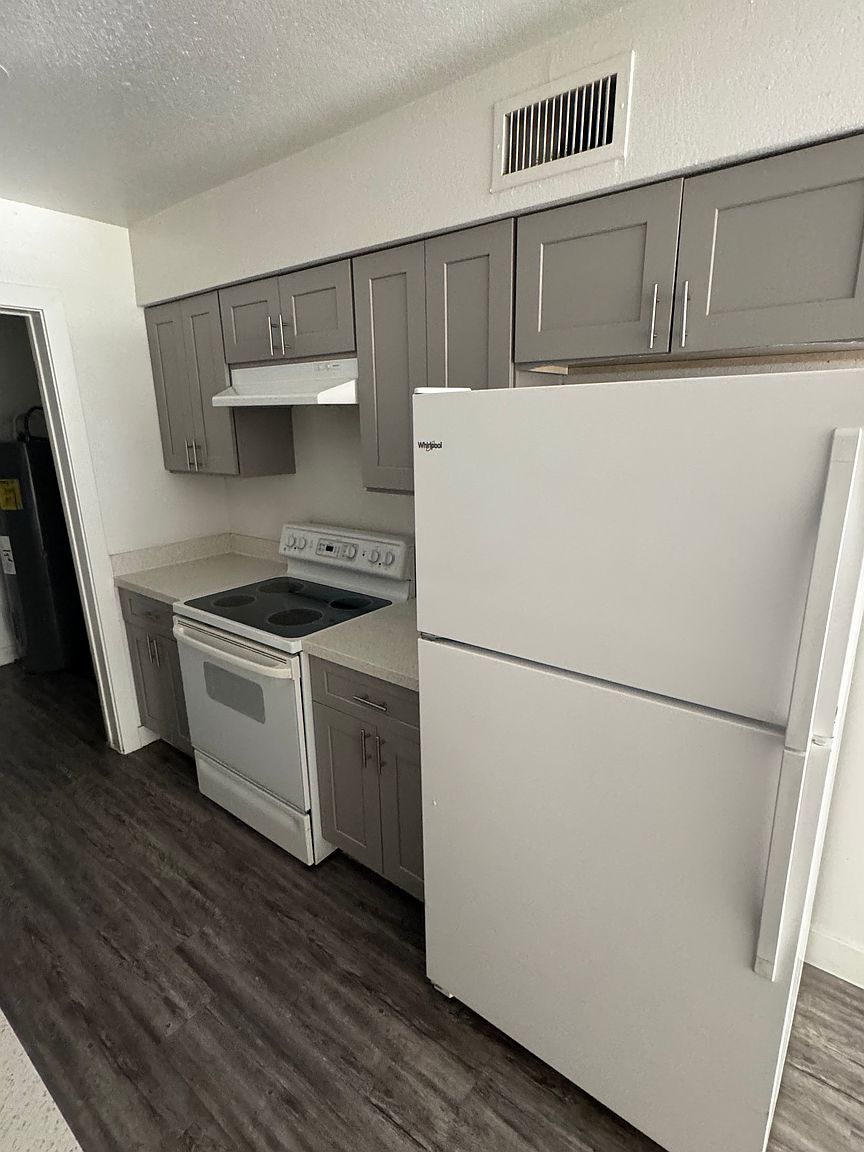 35 W Inglewood St photo 3