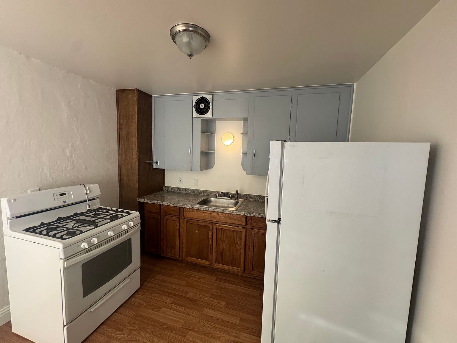 1033 Estudillo St photo 2