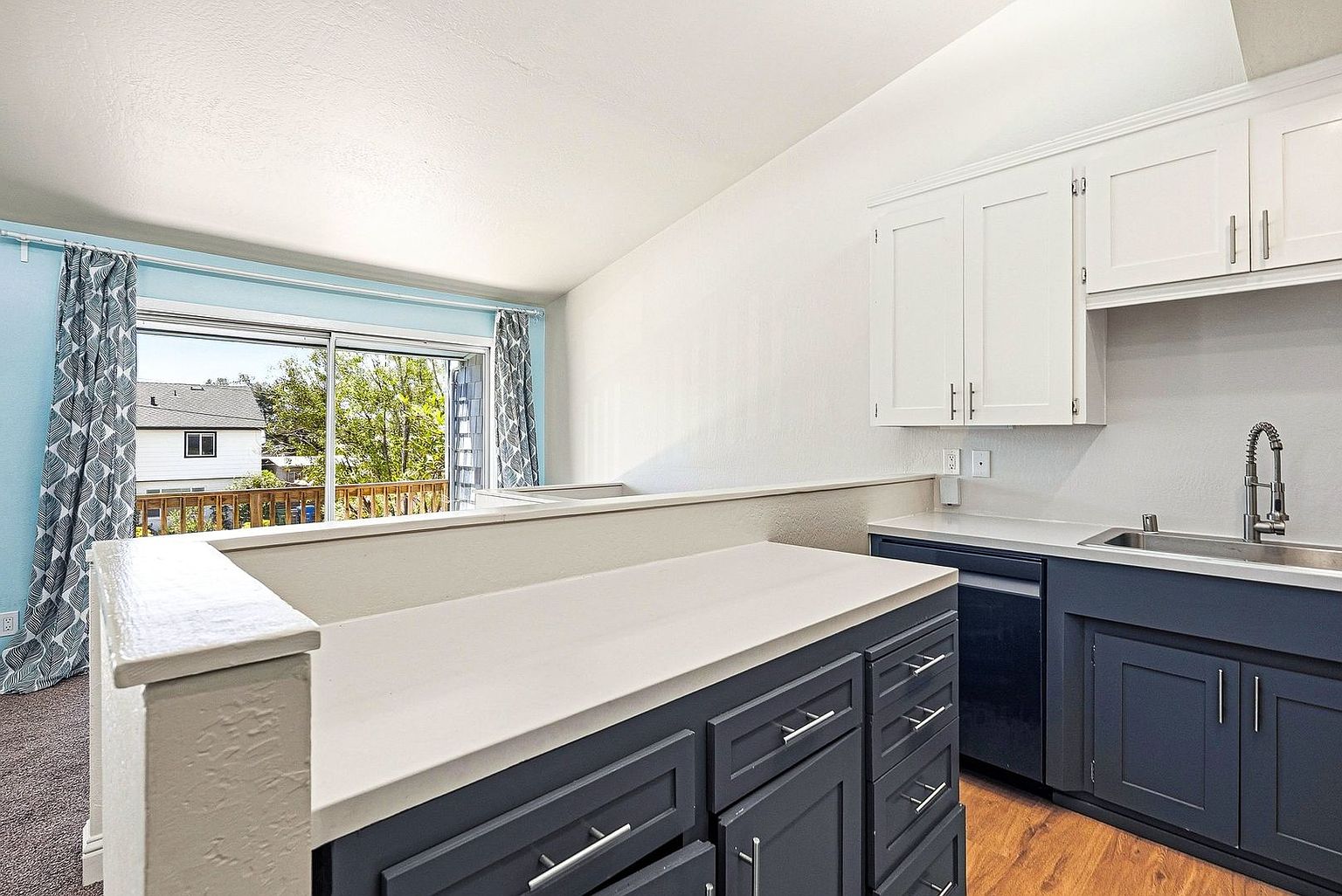 308 Estrella Ave photo 3