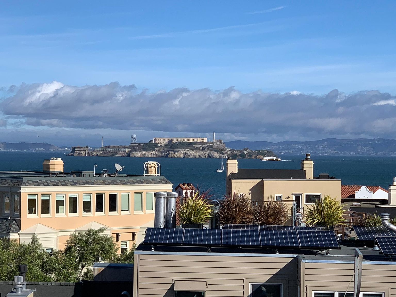 1BR/1BA Apartment on Cervantes Blvd · San Francisco photo 2