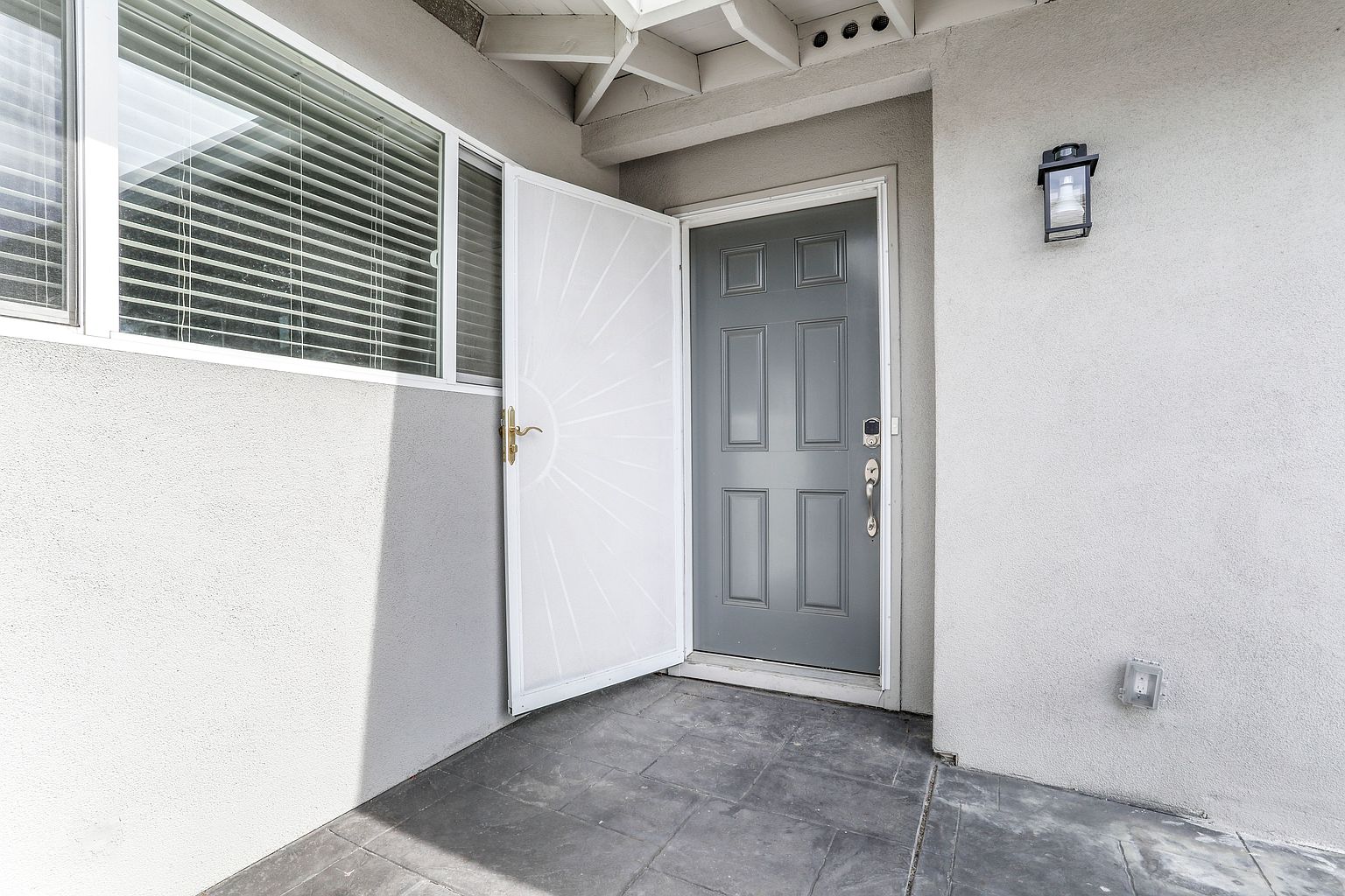 3288 Cabrillo Dr photo 2