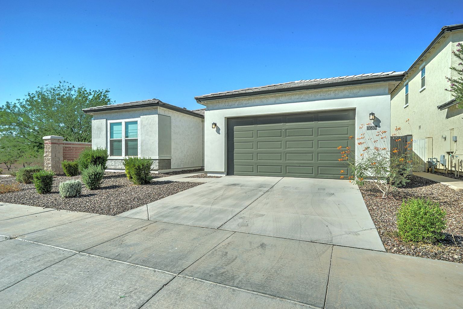 13533 N 146th Ln photo 2
