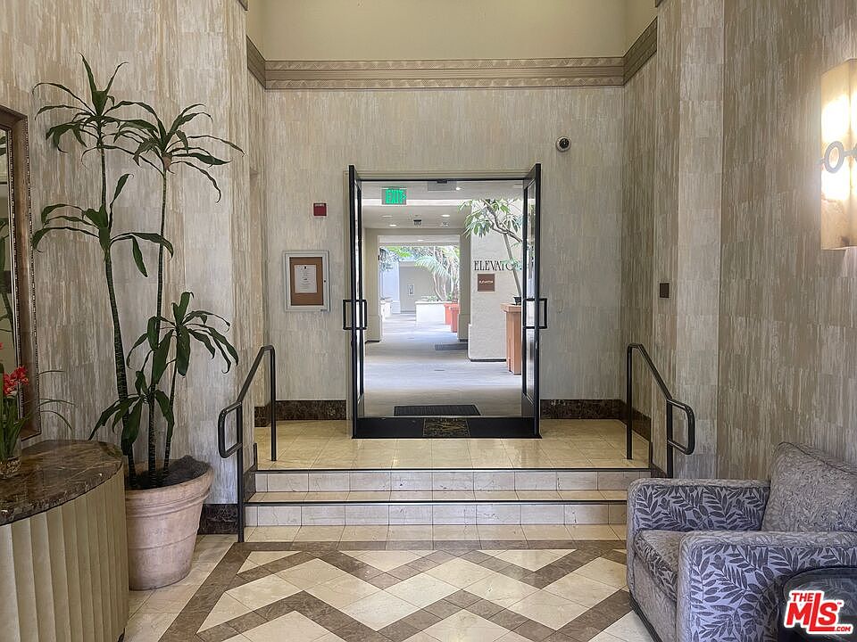 5625 S Crescent Park W photo 2