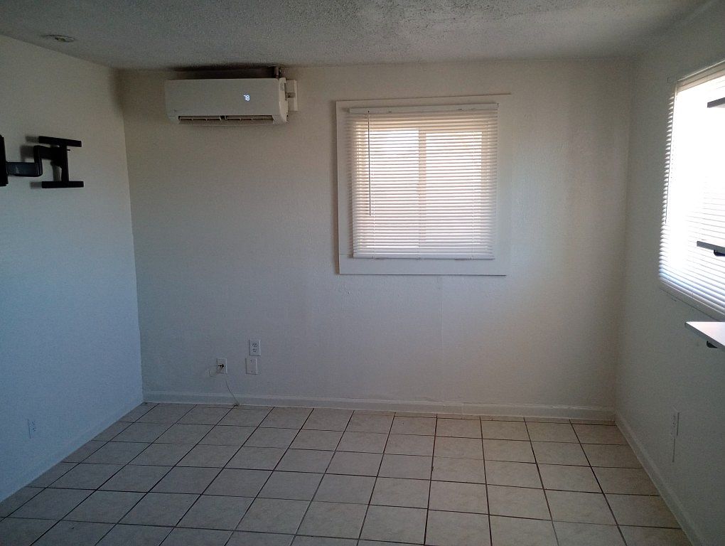 1003 N Jefferson St photo 4