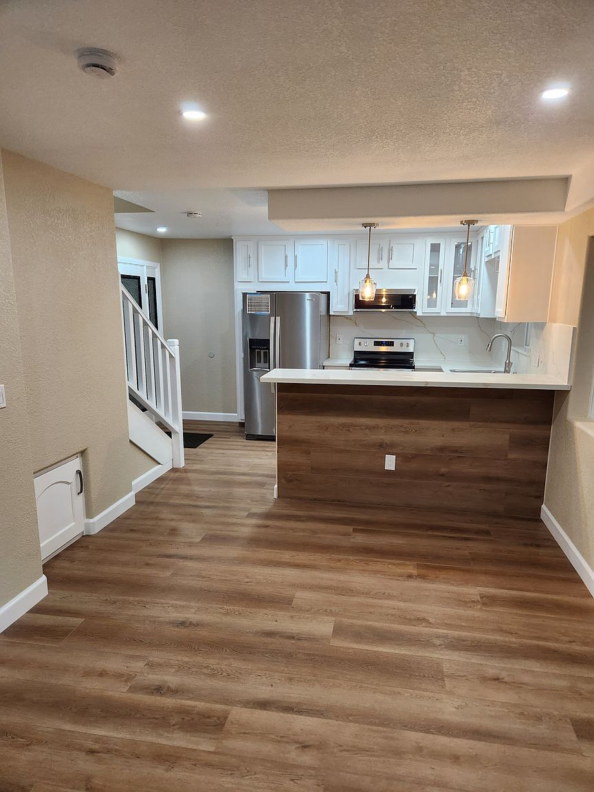 562 4th Ave photo 5