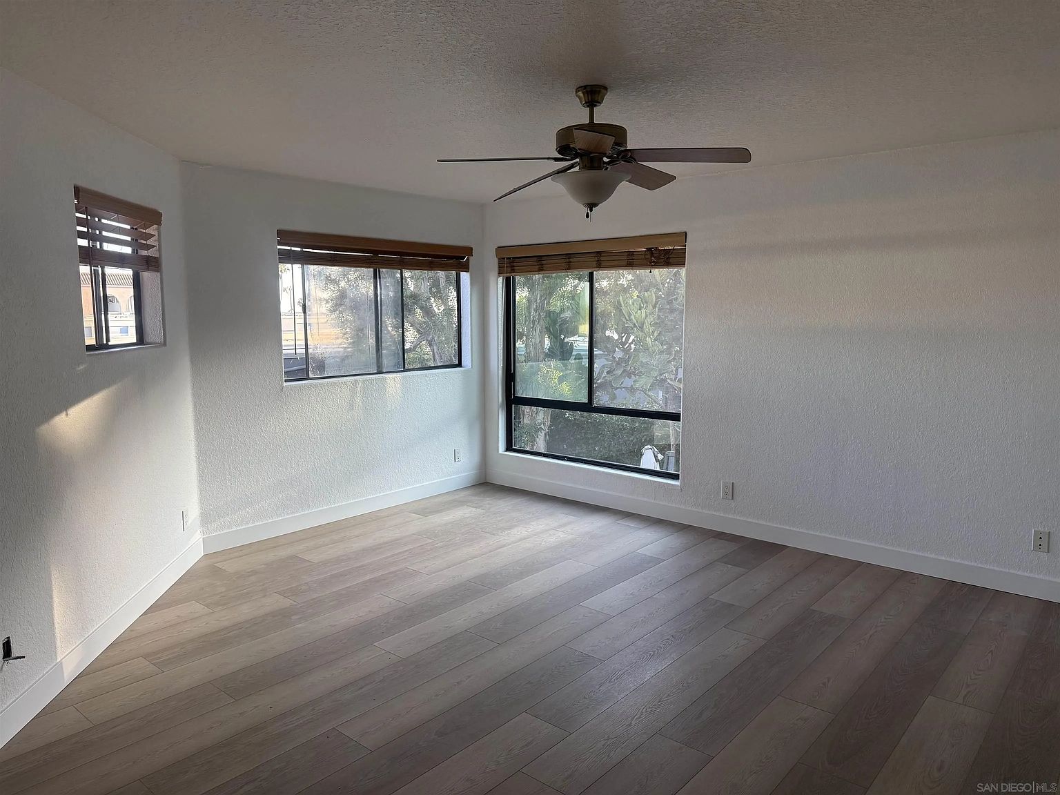 4766 Noyes St photo 5