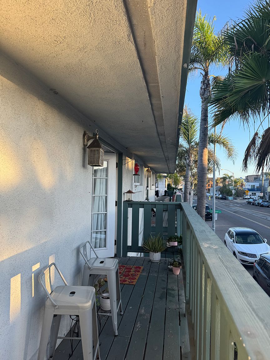 2827 Mission Blvd photo 4