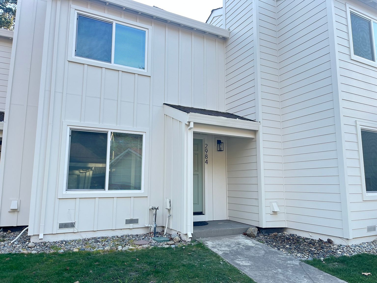 2984 Sunridge Dr photo 2