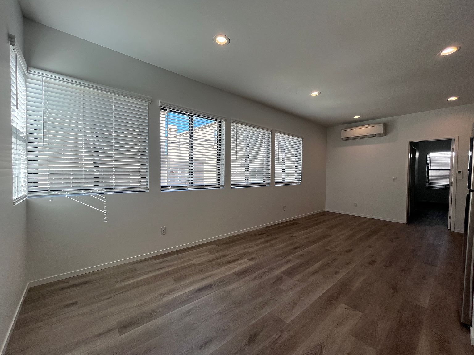 1542 Grand Ave photo 2