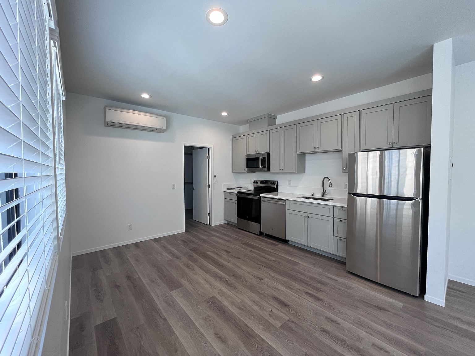 1542 Grand Ave photo 4