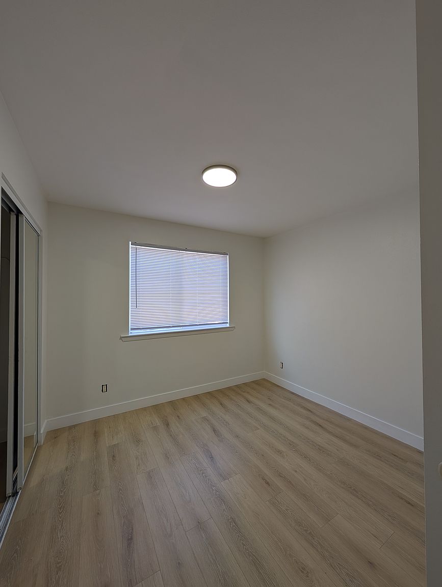 1811 Market Ave photo 3