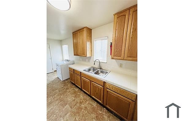 6235 Bromley Ave photo 2