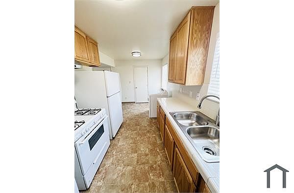 6235 Bromley Ave photo 5