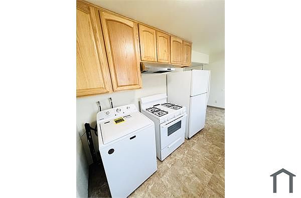 6235 Bromley Ave photo 3