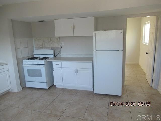 4240 Nordica Ave photo 2