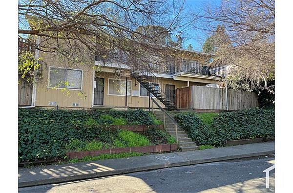 1559 Valle Vista Ave photo 2