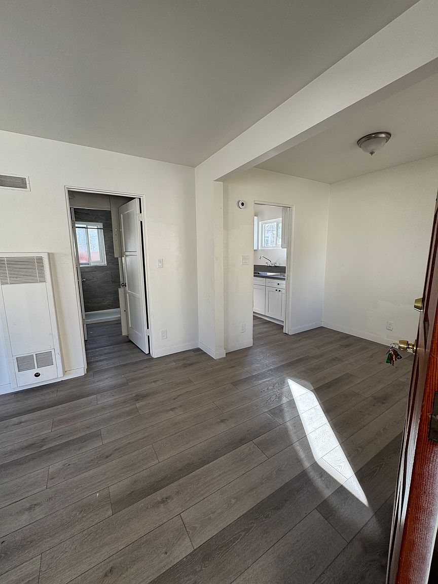 3246 Reynard Way photo 2