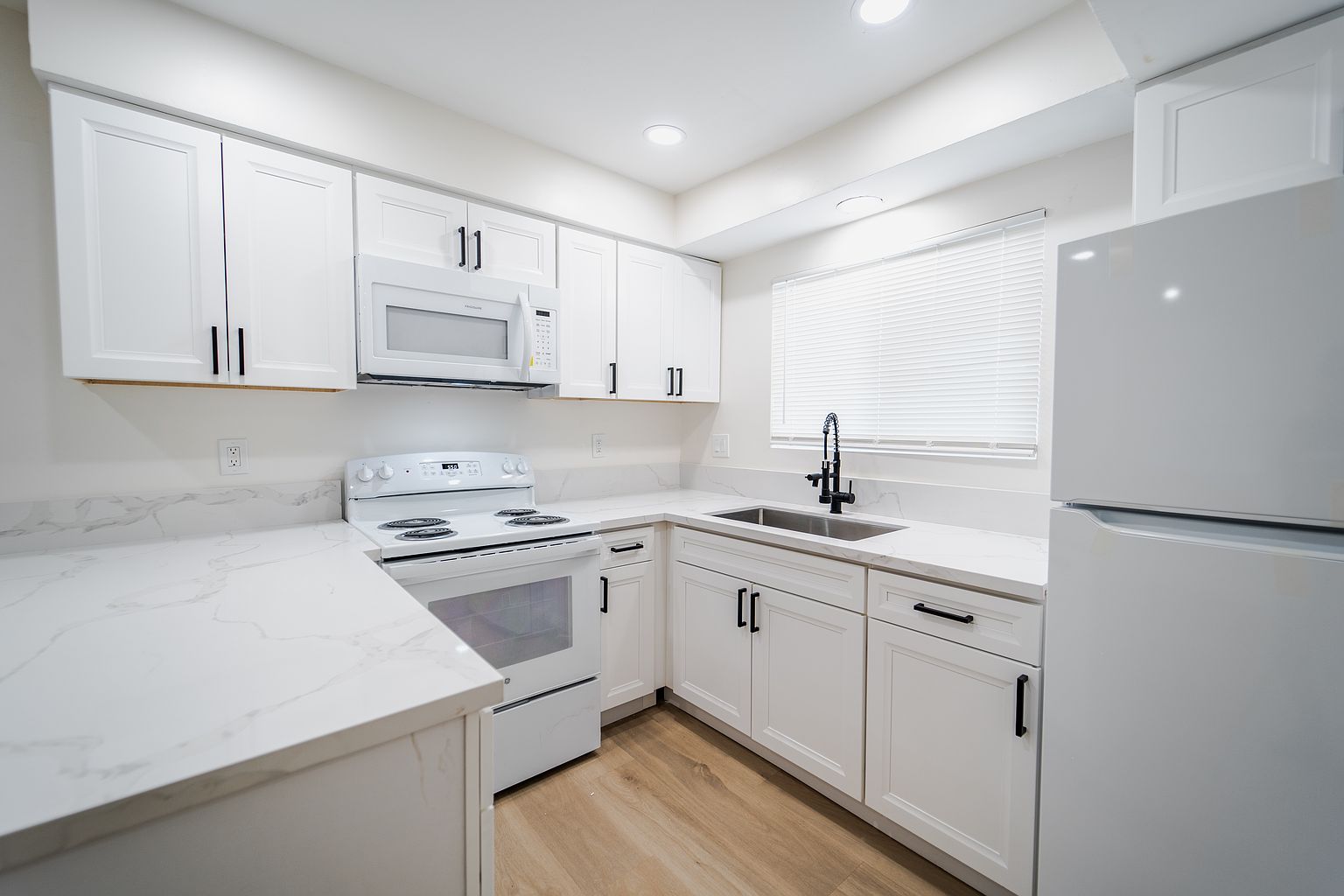 3681 Fairmount Ave photo 3