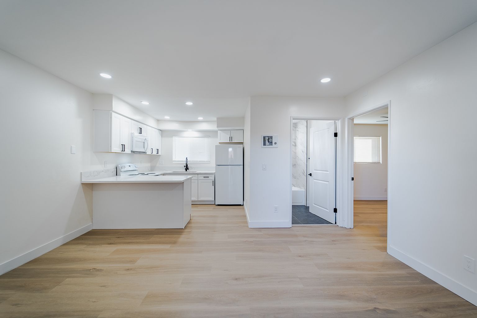 3681 Fairmount Ave photo 2