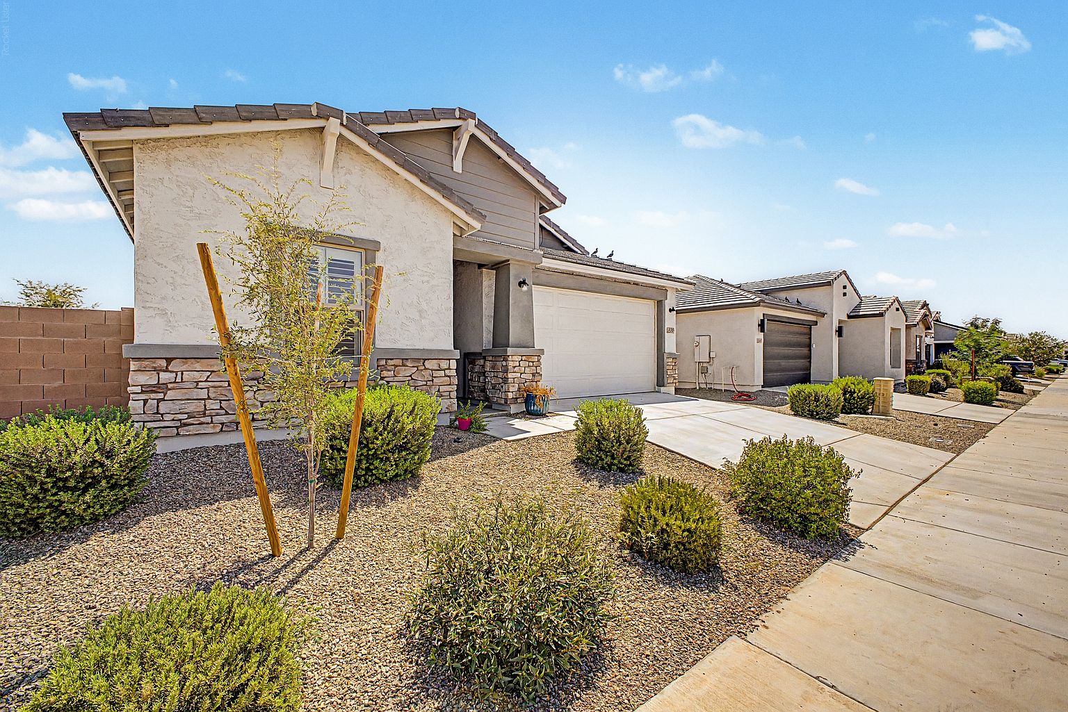 42385 W Vincent Dr photo 4