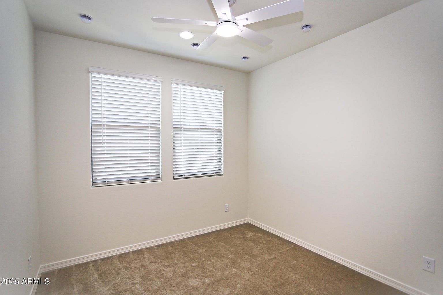 879 W Finch Dr Queen Creek, AZ 85140 photo 5