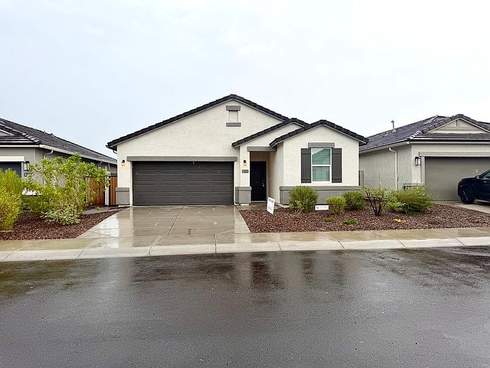 8233 W Clemente Way photo 2