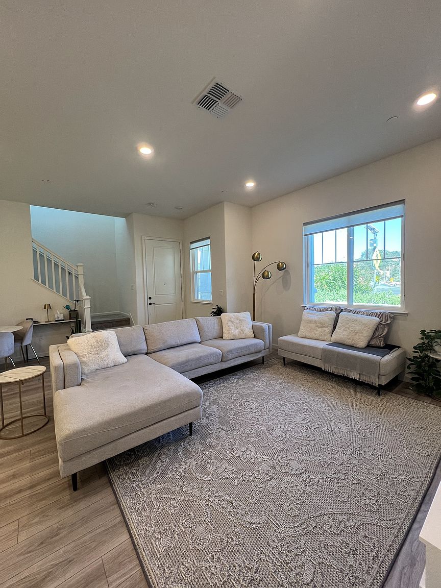 32 Lesina Way photo 2