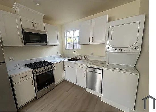 1339 Monserate Ave photo 2