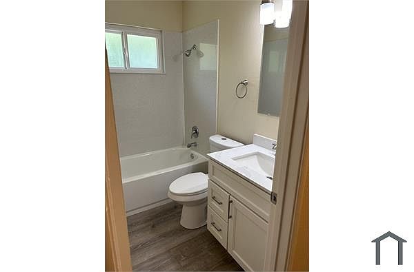 3645 Dimond Ave photo 5