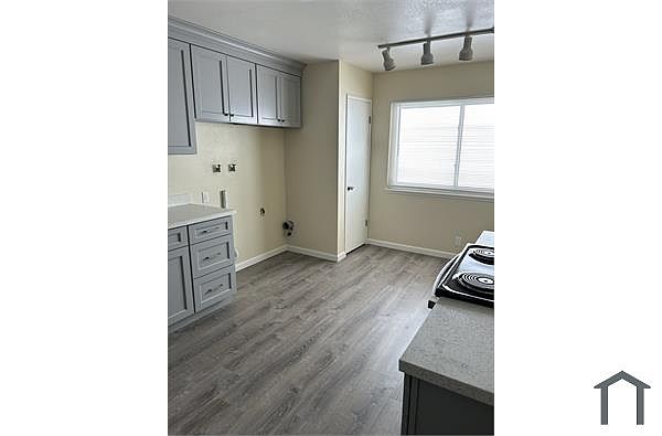 3645 Dimond Ave photo 3