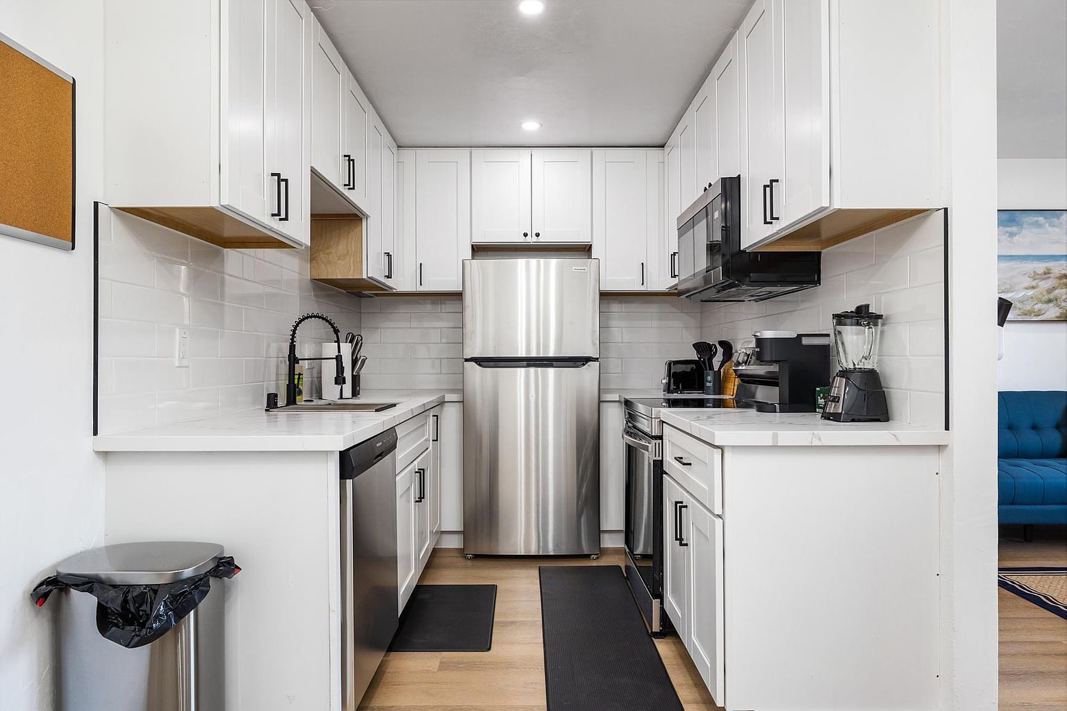 201 Ebony Ave photo 2