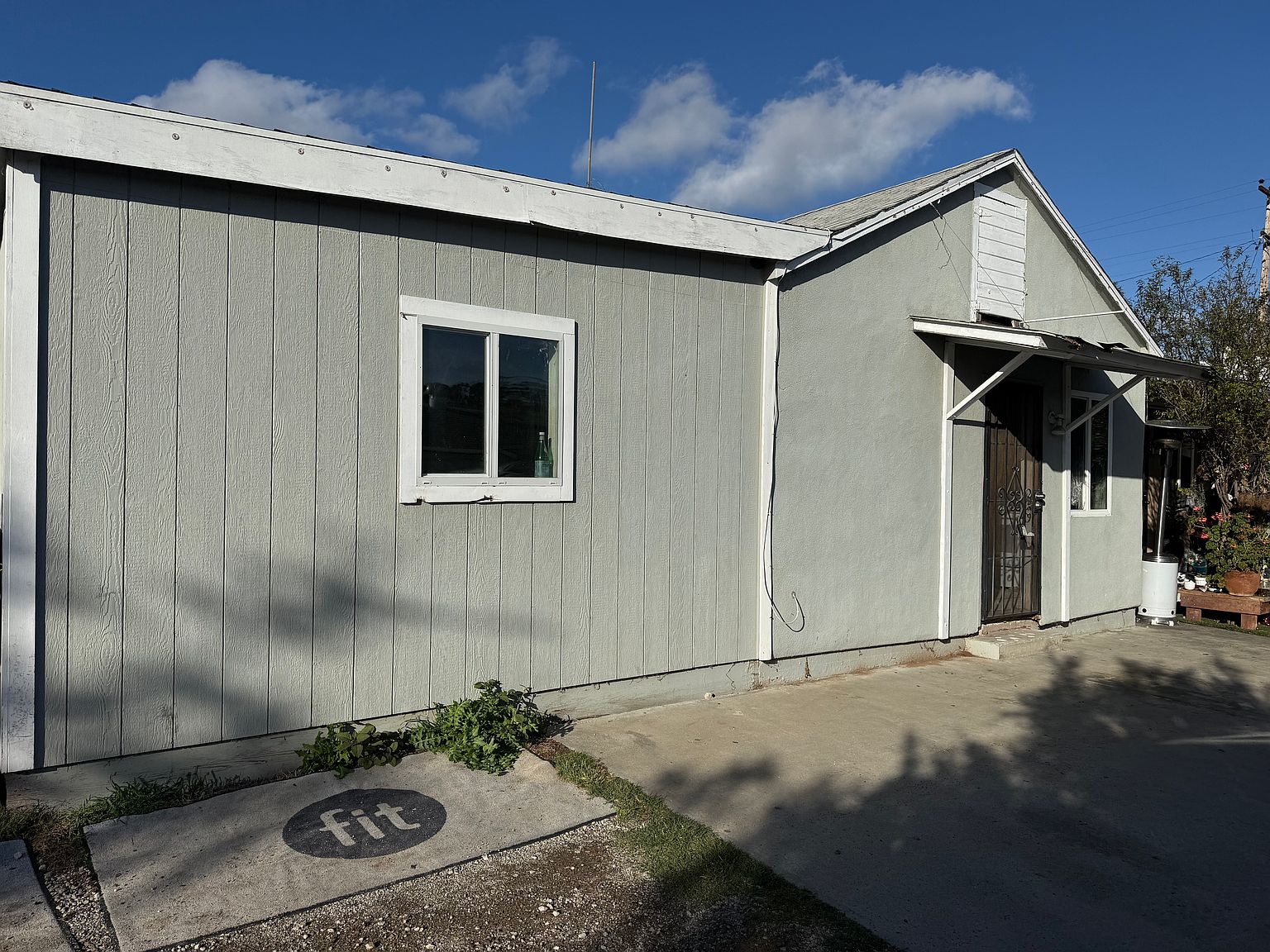 628 Fergus St photo 4