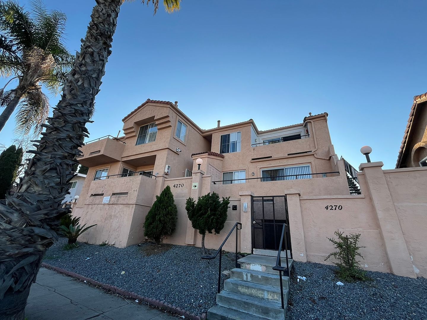 4270 Highland Ave photo 2