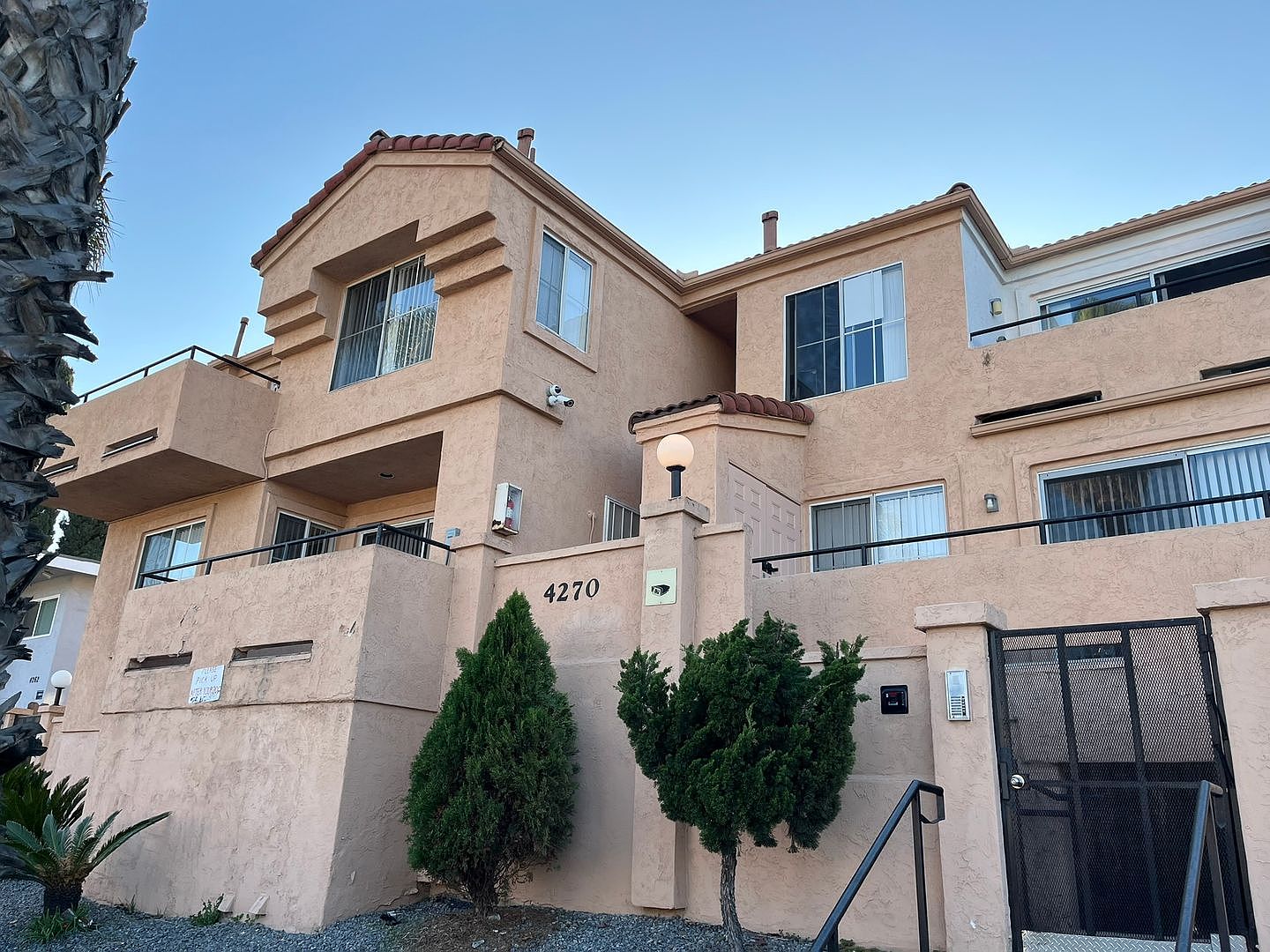 4270 Highland Ave
