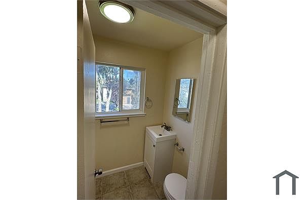 956 Apgar St photo 5